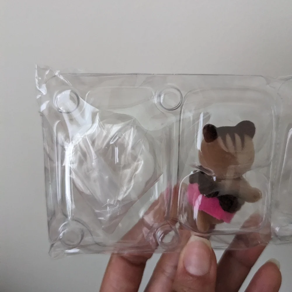 NEW Calico Critter Sylvanian Family Baby Cake Party Alpaca and Squirrel - Picture 5 of 6